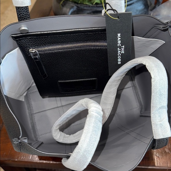 Marc Jacobs Black Tote Bag - Picture 7 of 7